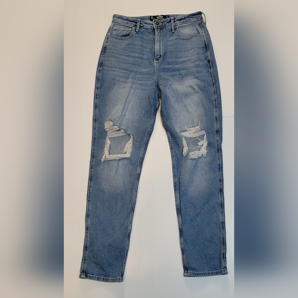 EUC - Hollister Curvy Ultra High Rise Distressed Mom Jeans. Sz. 9R